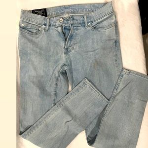 AMBERCROMBIE JEANS